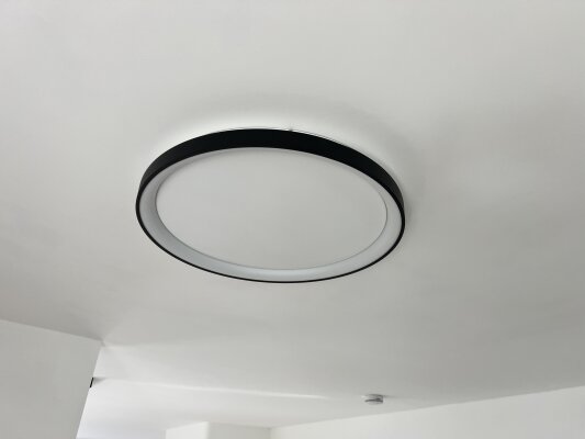 Decken-Aufbauleuchten bieten eine stilvolle,...