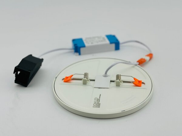 LED-Einbauleuchte Flex 15W,  Prismatisch UGR, 120°, Lochausschnitt 55-160mm, Warmweiß 3000K, dimmbar - Aussen H10xD175mm